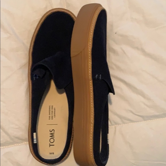 Toms Slip ons - Picture 3 of 4